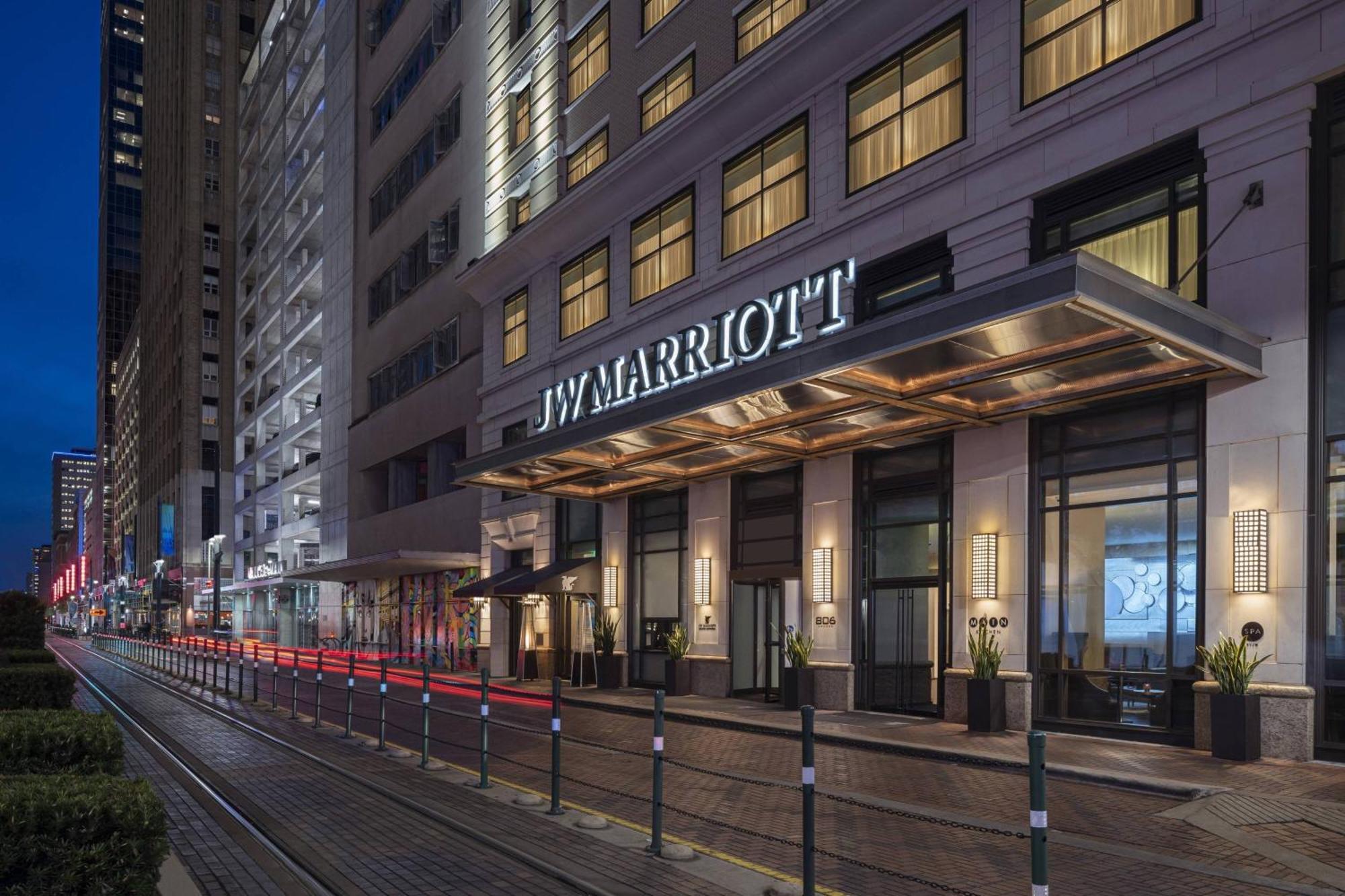 Jw Marriott Houston Downtown Hotel Exterior photo